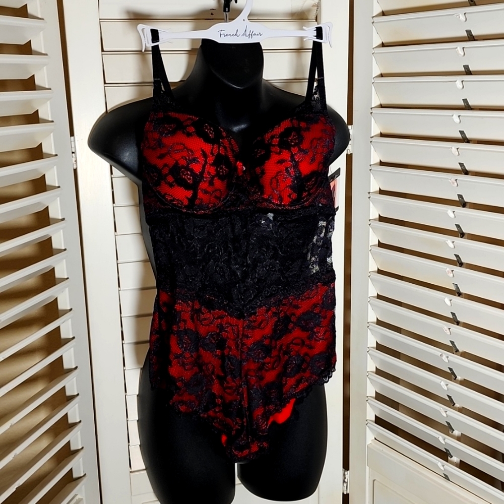 French Affair push-up bodysuit black lace and red size Large NWT.